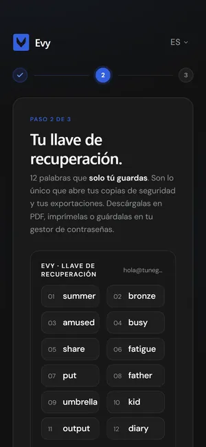 Paso del alta en Evy con la llave de recuperación: doce palabras y un código QR para guardarlas, con botones para descargarlas, copiarlas o imprimirlas.