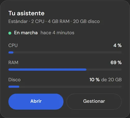 Tu asistente en el panel de Evy: en marcha, con 2 CPU, 4 GB de RAM y 20 GB de disco, cuánto usa de cada uno y el botón para abrirlo.